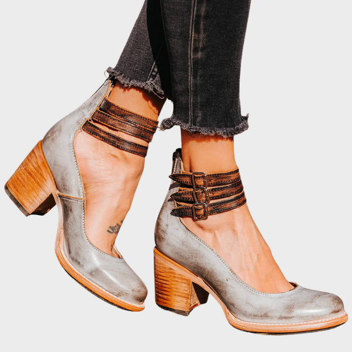 Cindy – Schuhe mit Absatz und Schnallenriemen