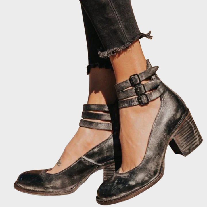 Cindy – Schuhe mit Absatz und Schnallenriemen