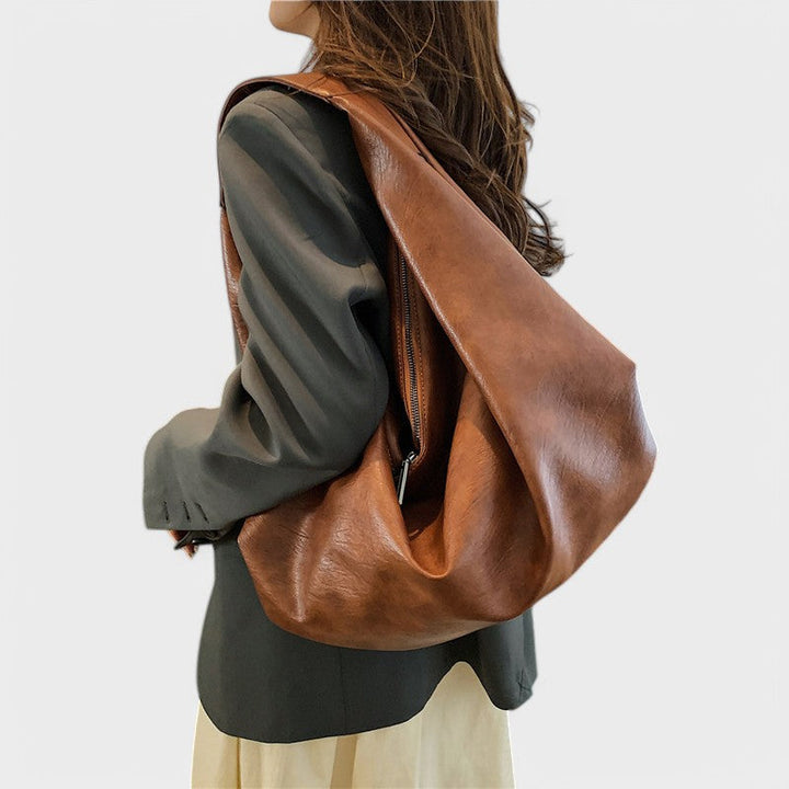 Nora. - Geräumige Dreieck Hobo Tasche