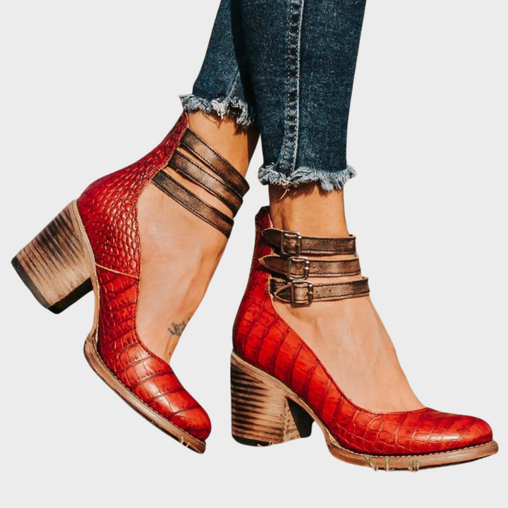 Cindy – Schuhe mit Absatz und Schnallenriemen