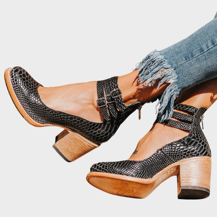 Cindy – Schuhe mit Absatz und Schnallenriemen