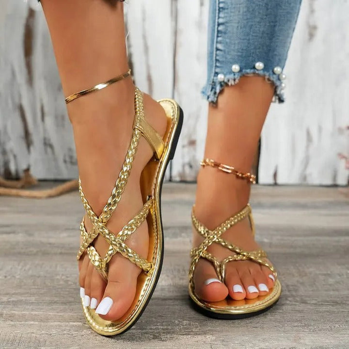 Damen Geflochtene Flachsandalen – Metallbeschichtung, Clip-Zehe & Stilvoll