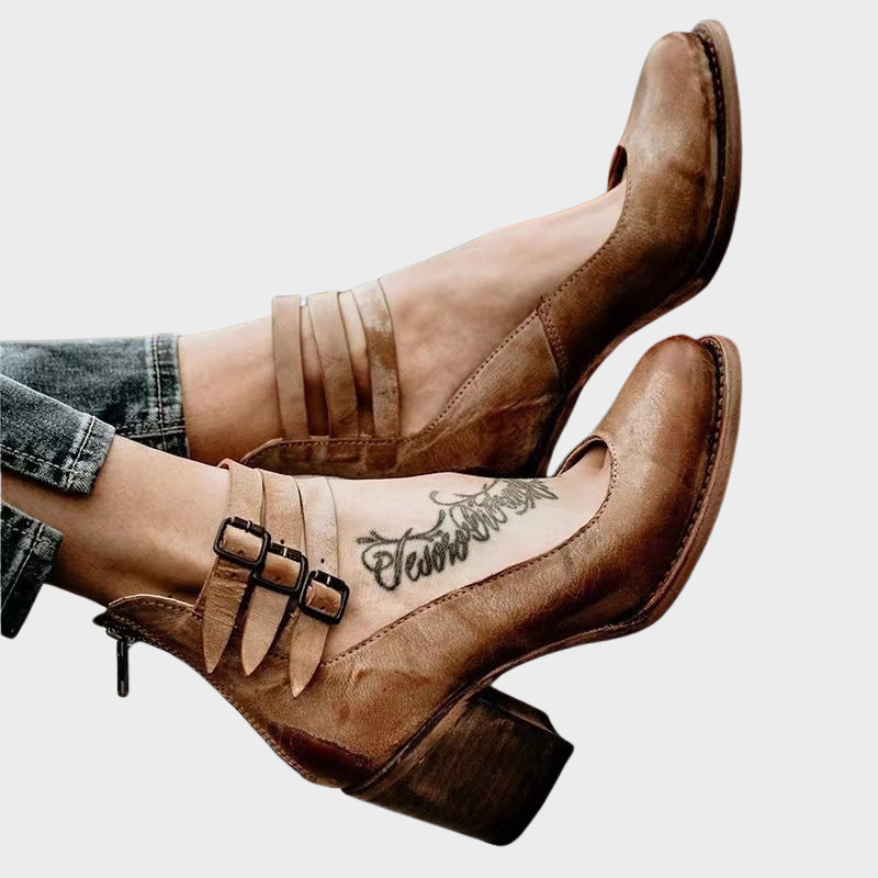 Cindy – Schuhe mit Absatz und Schnallenriemen