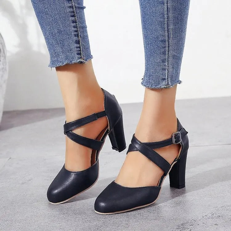 Damen High Heels – Geschlossene Zehenpartie, Knöchelriemen & Vintage-Charme