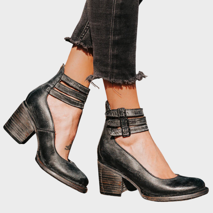 Cindy – Schuhe mit Absatz und Schnallenriemen