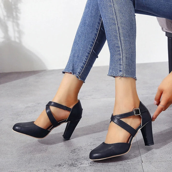 Damen High Heels – Geschlossene Zehenpartie, Knöchelriemen & Vintage-Charme