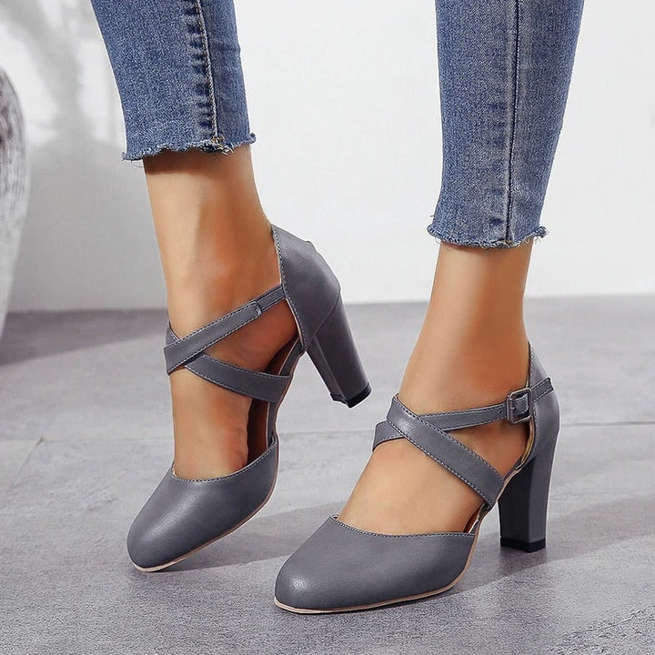 Damen High Heels – Geschlossene Zehenpartie, Knöchelriemen & Vintage-Charme