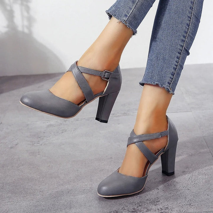 Damen High Heels – Geschlossene Zehenpartie, Knöchelriemen & Vintage-Charme
