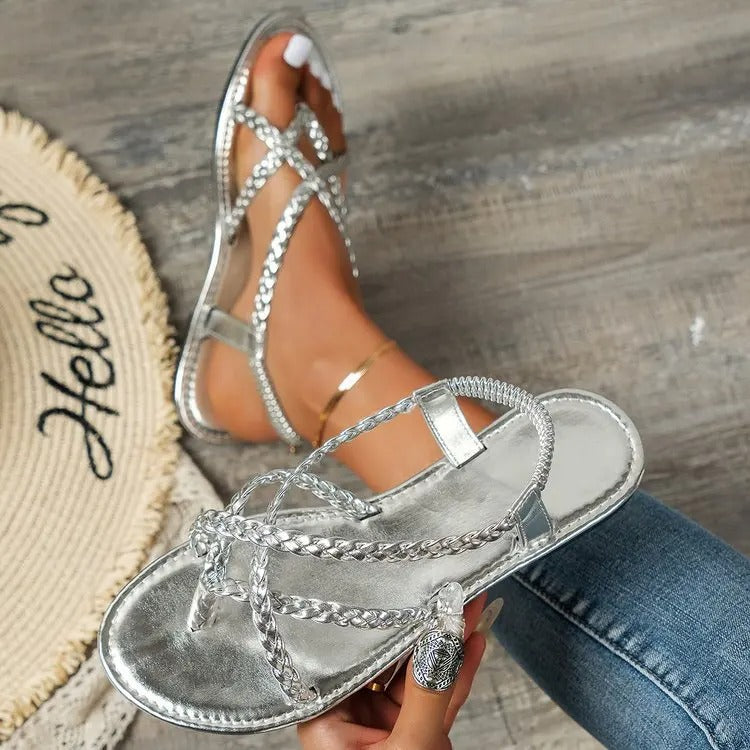 Damen Geflochtene Flachsandalen – Metallbeschichtung, Clip-Zehe & Stilvoll