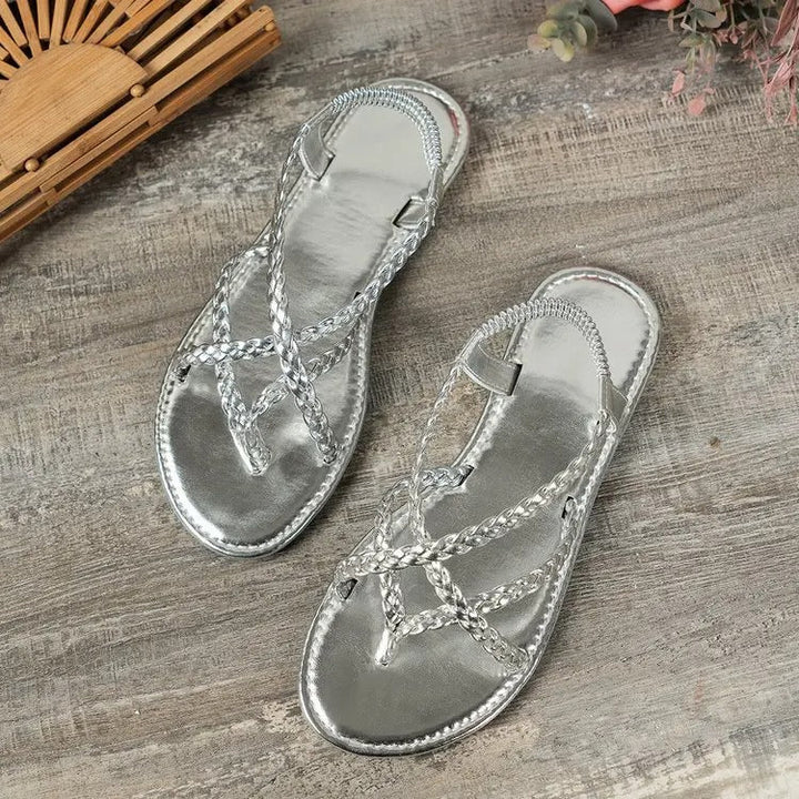 Damen Geflochtene Flachsandalen – Metallbeschichtung, Clip-Zehe & Stilvoll