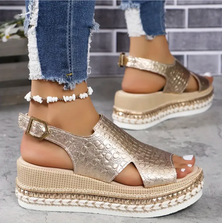 Damen Plateau Sandalen | Metallic Croco Design – Keilabsatz, Slingback Riemen & Moderner Sommer Chic