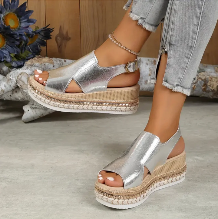 Damen Plateau Sandalen | Metallic Croco Design – Keilabsatz, Slingback Riemen & Moderner Sommer Chic