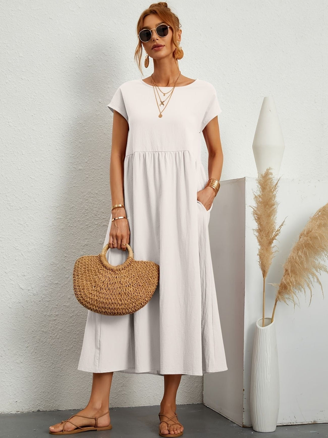 Camille | Damen Kleid mit Rundhalsausschnitt – Fliessend, Elegant & Zeitlos