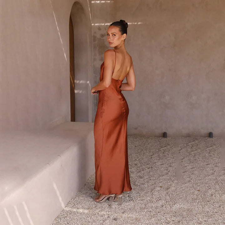 Leonie | Damen Langes Satinkleid – V-Ausschnitt, Geraffite Taille & Elegant