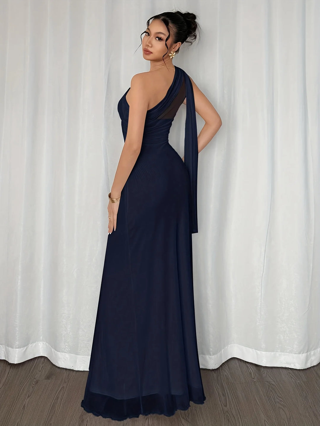 Damen One-Shoulder Maxikleid | Cape-Detail, Figurbetonter Schnitt, Fliessende Silhouette & Elegante Abendmode