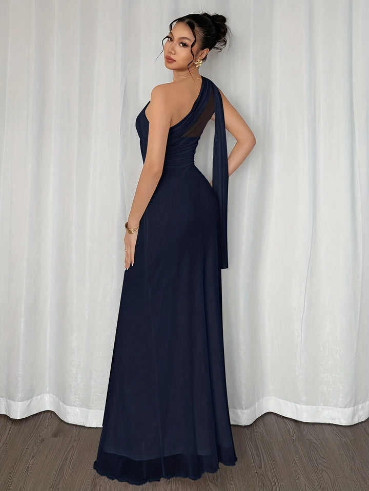Damen One-Shoulder Maxikleid | Cape-Detail, Figurbetonter Schnitt, Fliessende Silhouette & Elegante Abendmode