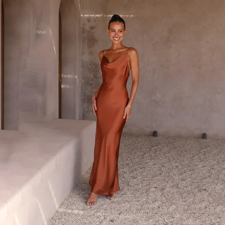 Leonie | Damen Langes Satinkleid – V-Ausschnitt, Geraffite Taille & Elegant